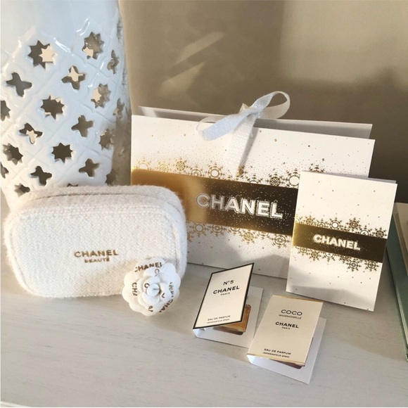 Chanel Limited Edition Beauty Bag and Gift Set - Picture 11 of 11